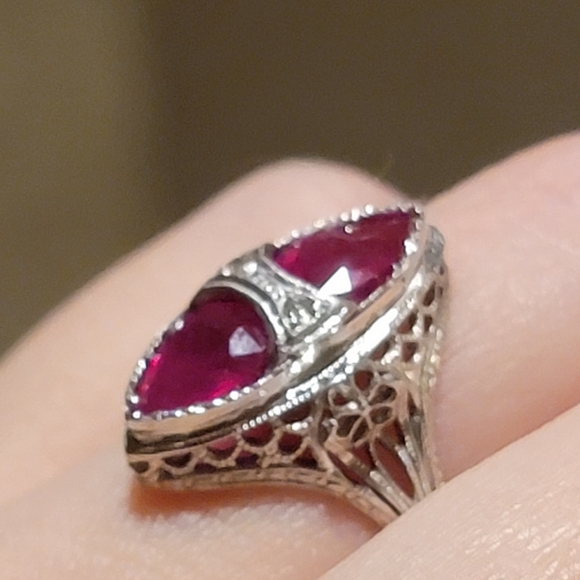 Beautiful Antique Toi et Moi Edwardian Ruby and Filigree White Gold Ring. - Picture 3 of 5